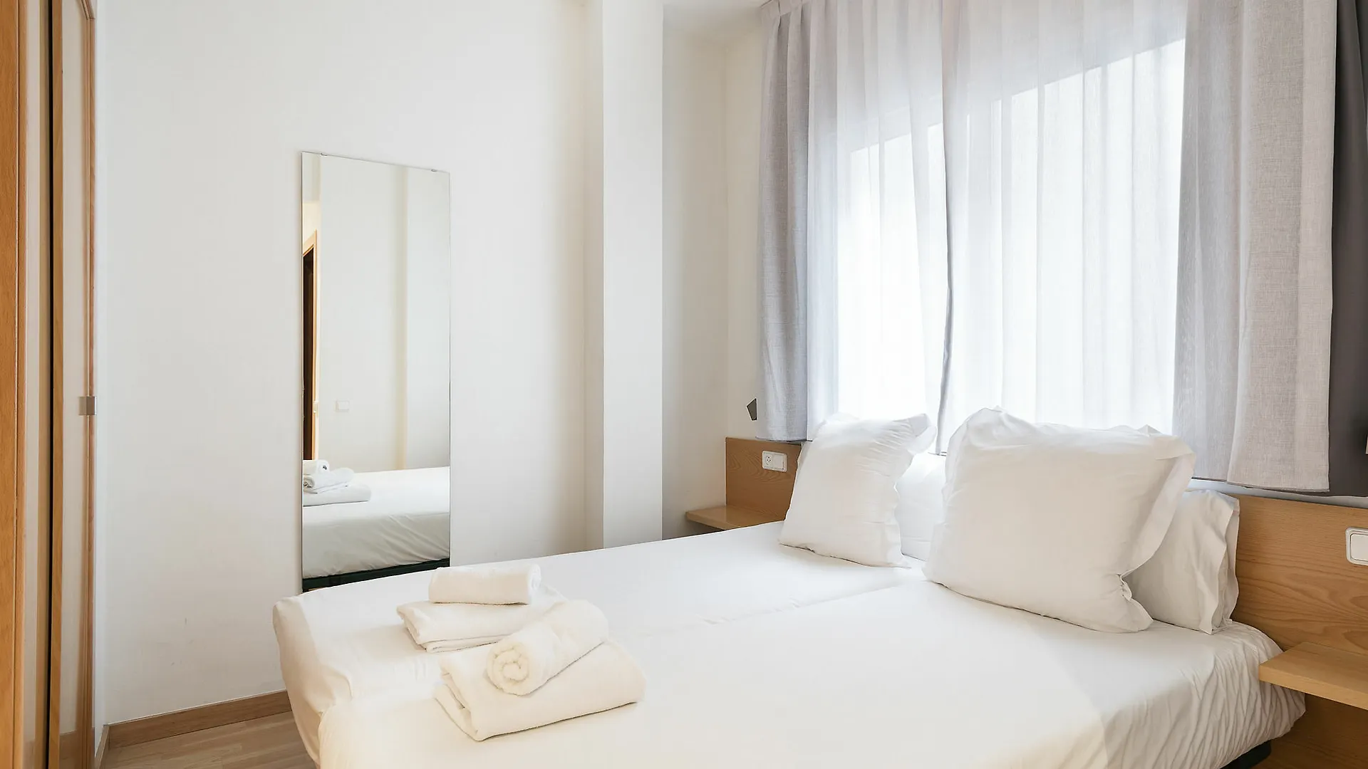 Lägenhet Apartamentos Laforja Barcelona